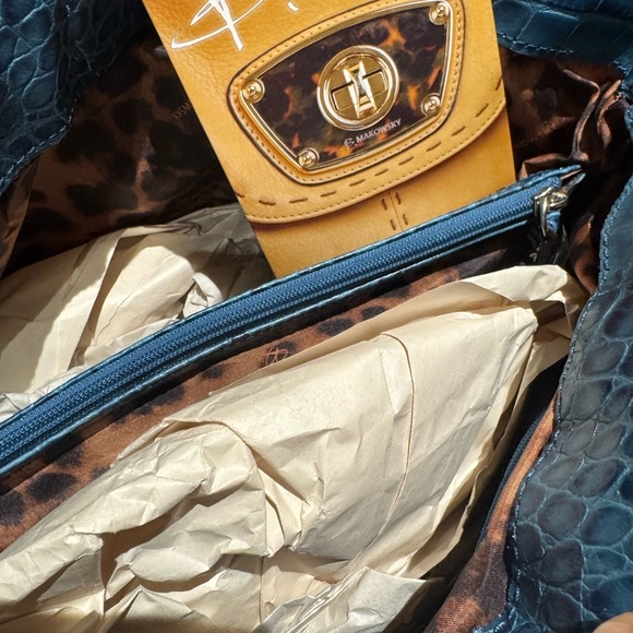 B. Makowsky Blue Shoulder Bag with Crocodile Texture - Picture 5 of 8